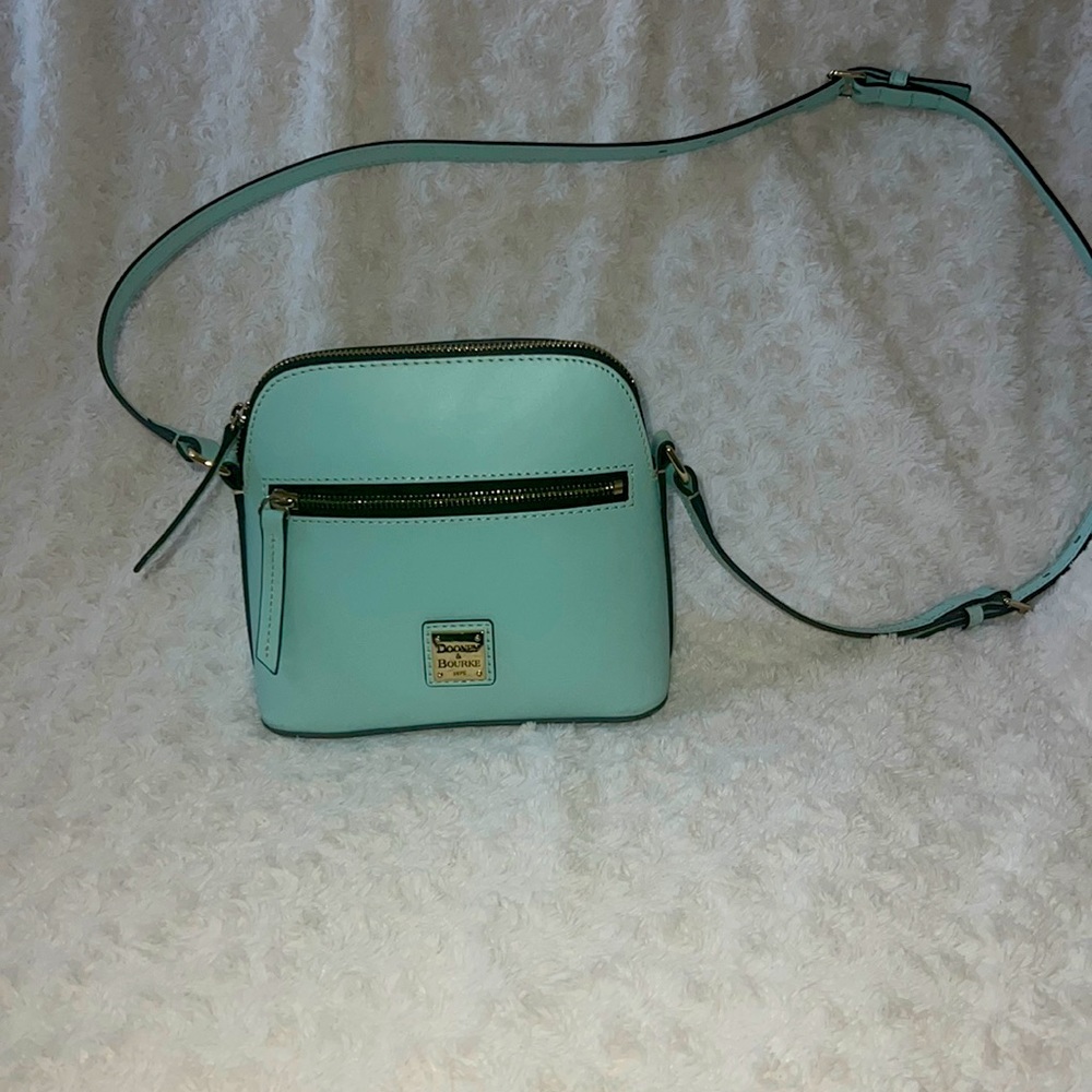 Dooney and Bourke Beacon Zip Domed crossbody purse 👜